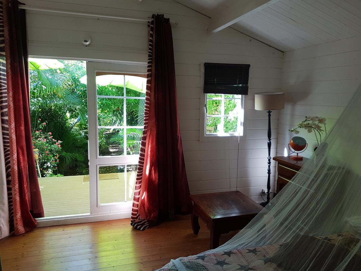 Bungalow Meuble Pres Du Lagon ลาซาลีน เลอแบ็ง ภายนอก รูปภาพ