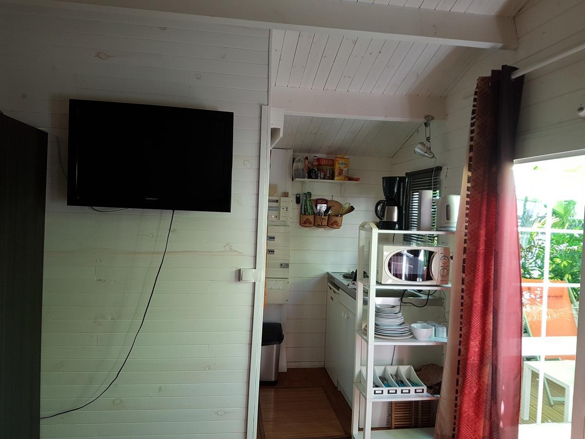 Bungalow Meuble Pres Du Lagon ลาซาลีน เลอแบ็ง ภายนอก รูปภาพ